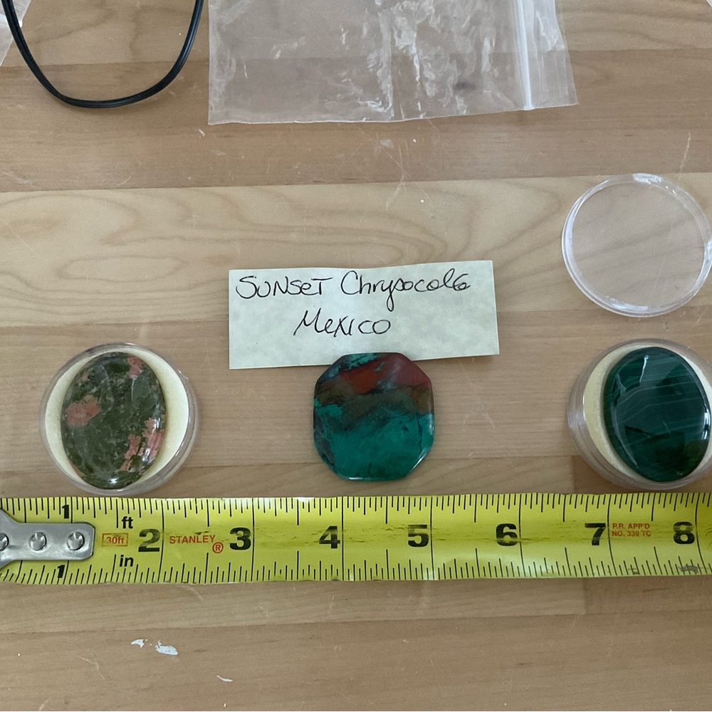 Loose decorative stones